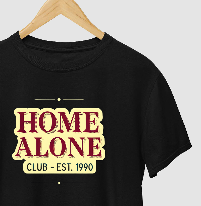 Camiseta Home Alone Club – Estampa Retrô Natalina