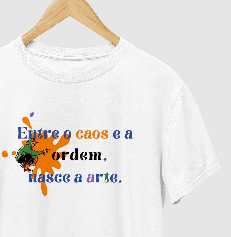 Entre o Caos a Ordem e Arte | Tee Original