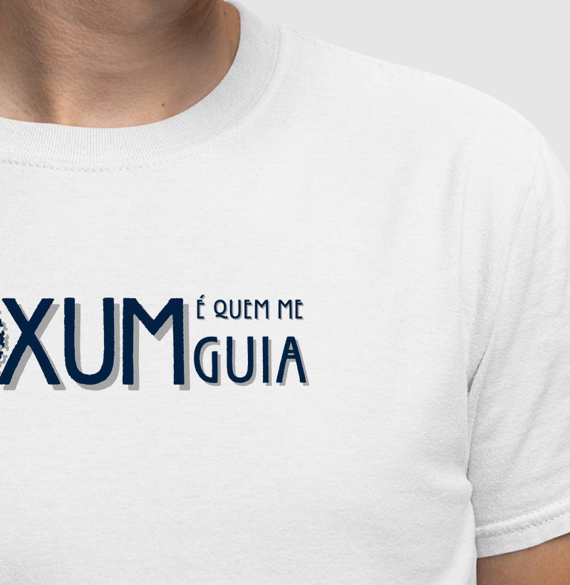 Camiseta Oxum é Quem me Guia Sombreada Branca Masc.
