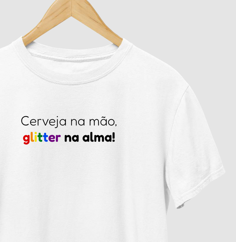 Cerveja na mão, glitter na alma!