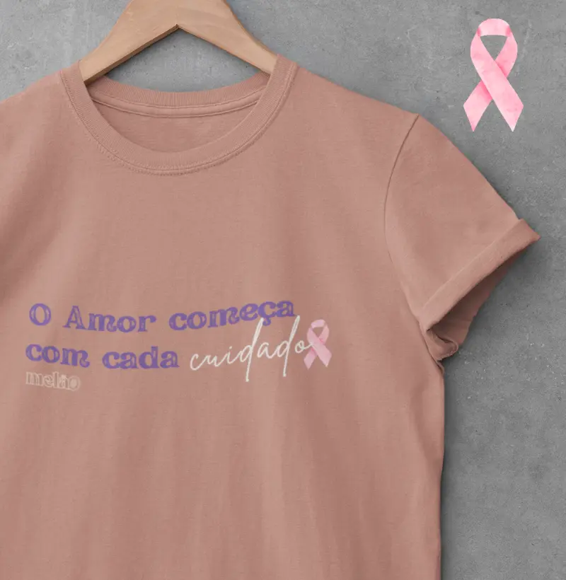Camiseta | O amor começa com cada cuidado - Outubro rosa