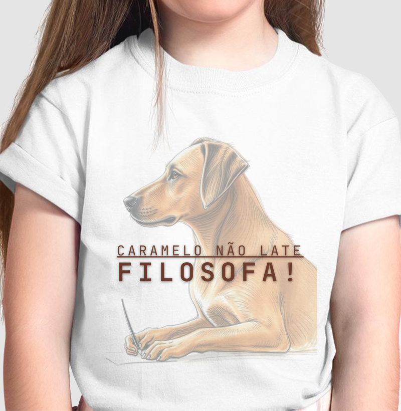 Camiseta Infantil Caramelo não late. Filosofa!