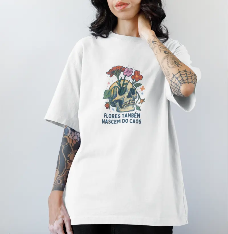 Camiseta Oversized - Flores do Caos