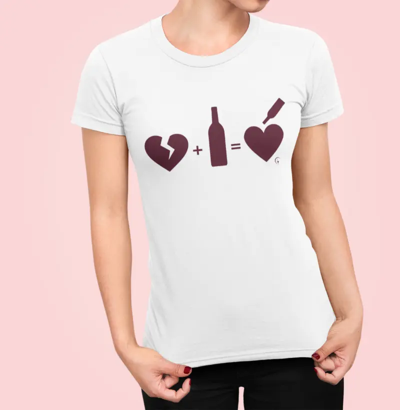 Camiseta Feminina Coração partido mais vinho