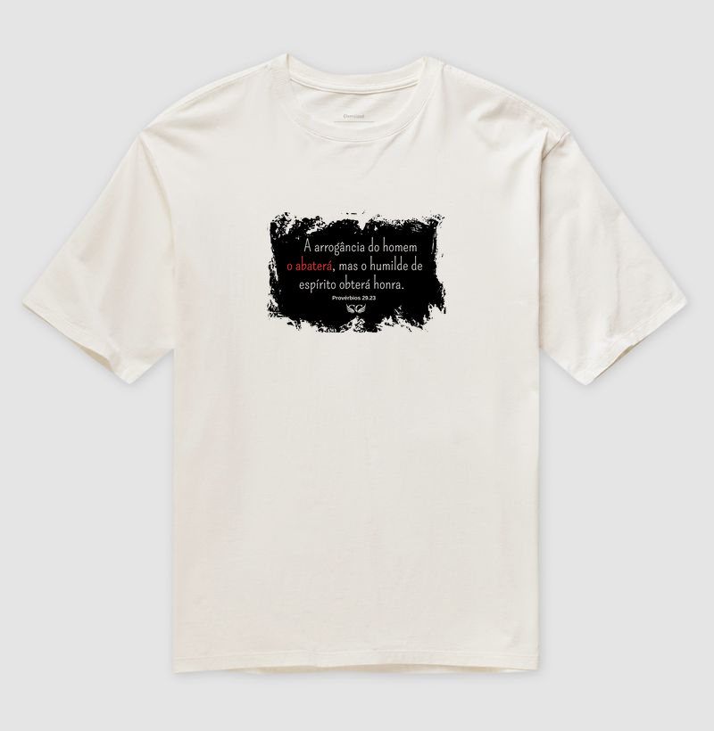 Camiseta Oversized A arrogância do homem o abaterá