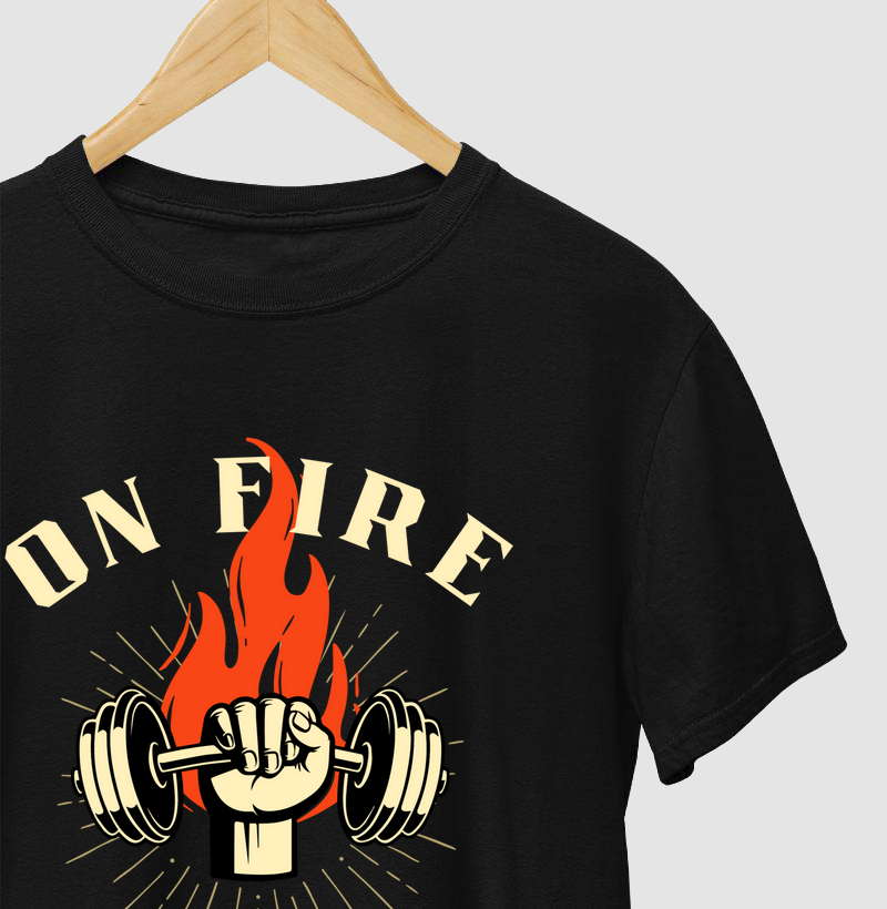 Camiseta On Fire Workout Se você está pronto para incendiar seus limites, esta camiseta é para você! 🔥💪