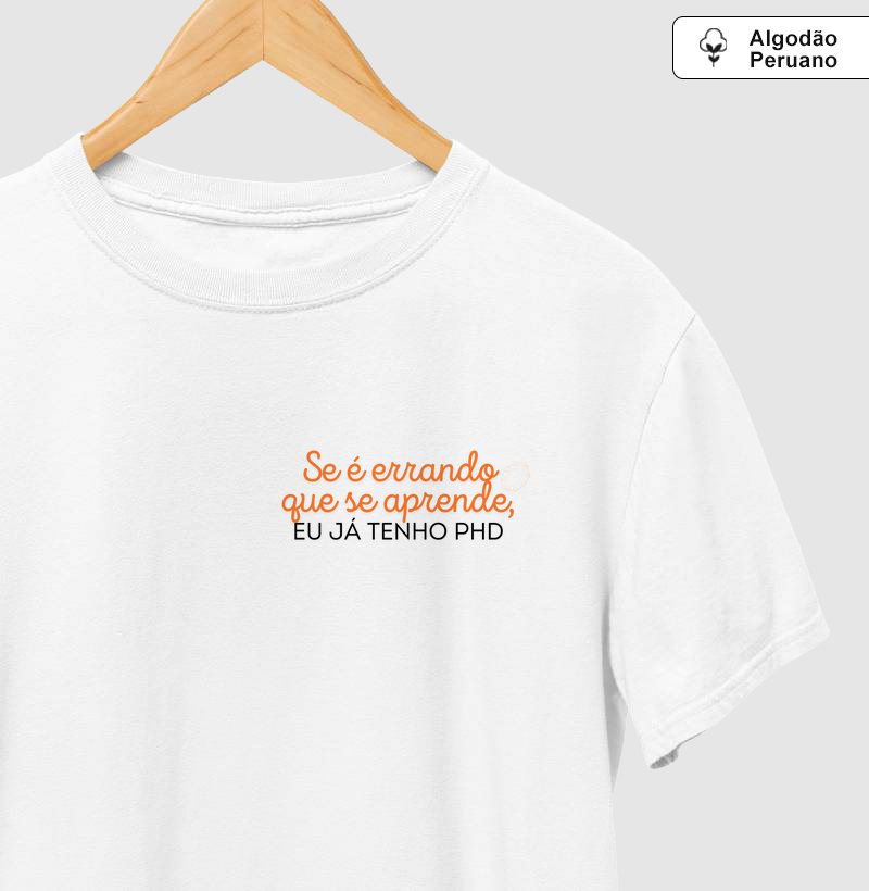 Camiseta versão Pagodeando | Se é errando que se aprende, eu já tenho PHD