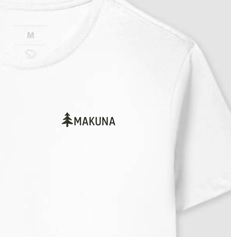 Camiseta Makuna – Essência Minimalista com Estampa da Marca no Peito