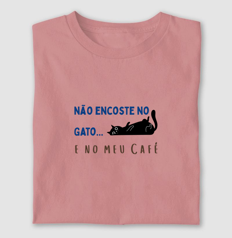 ☕🐾 Não mexa no gato… e no meu café