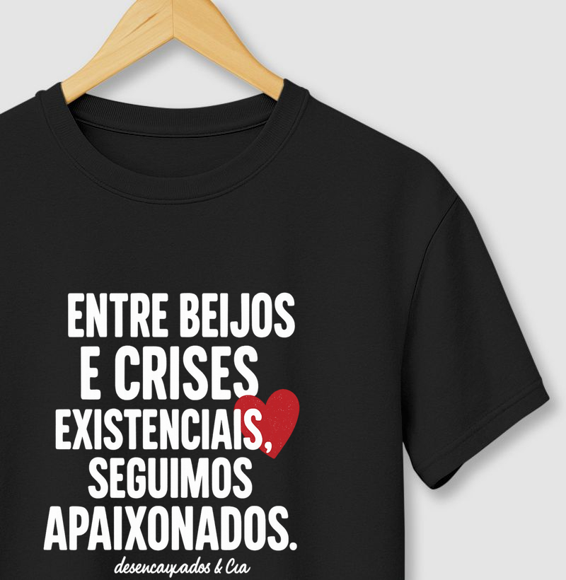 NAMORADOS - Entre beijos e crises existenciais, seguimos apaixonados