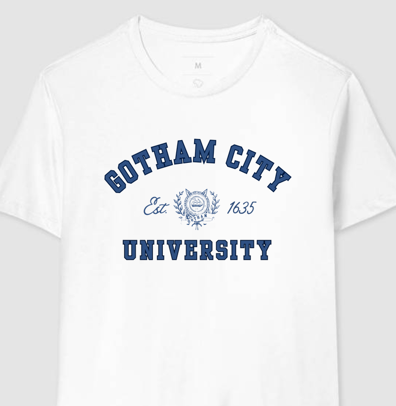 Gotham City University – Estampa Estilo College Inspirada no Batman