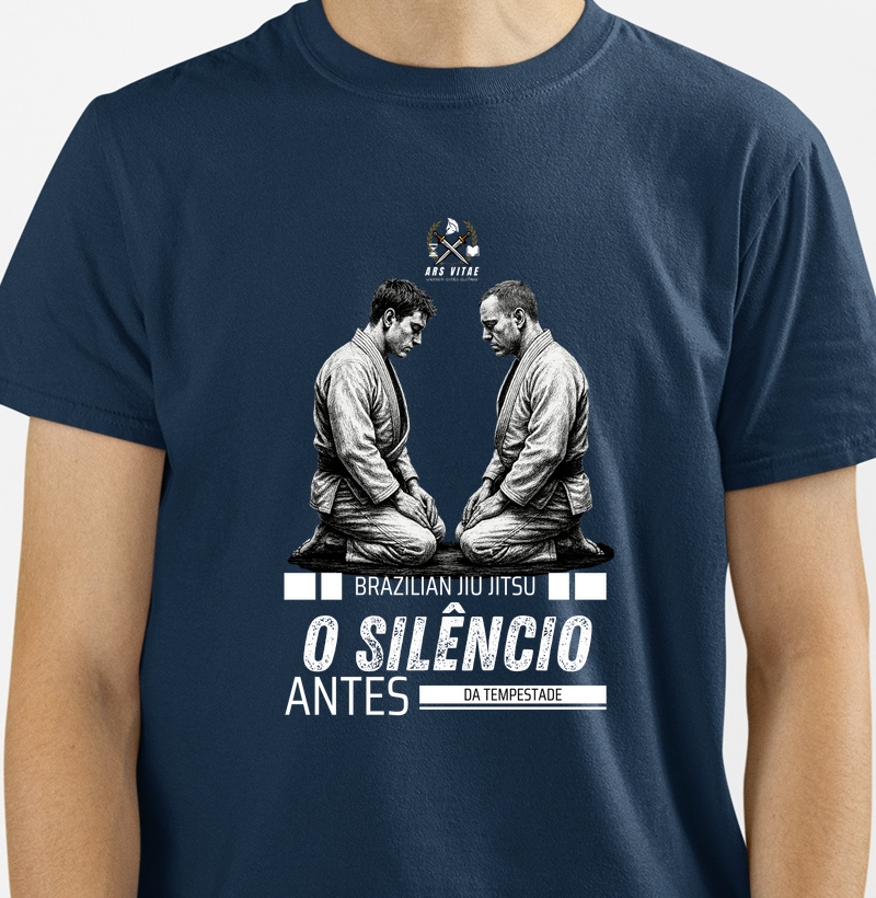 Camiseta "O Silêncio Antes da Tempestade" — A Calma dos Mestres