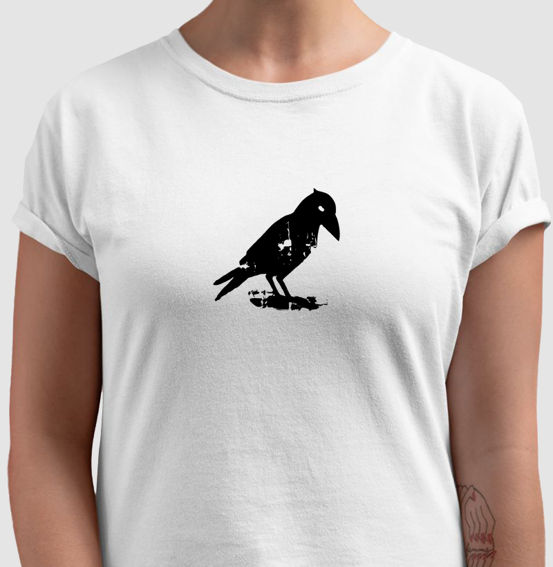 Corvo Minimalista: Camiseta - Estilo e Mistério em Alta Definição