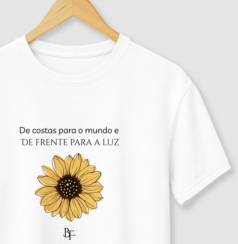 Girassol - De costa para o mundo e de frente para a Luz