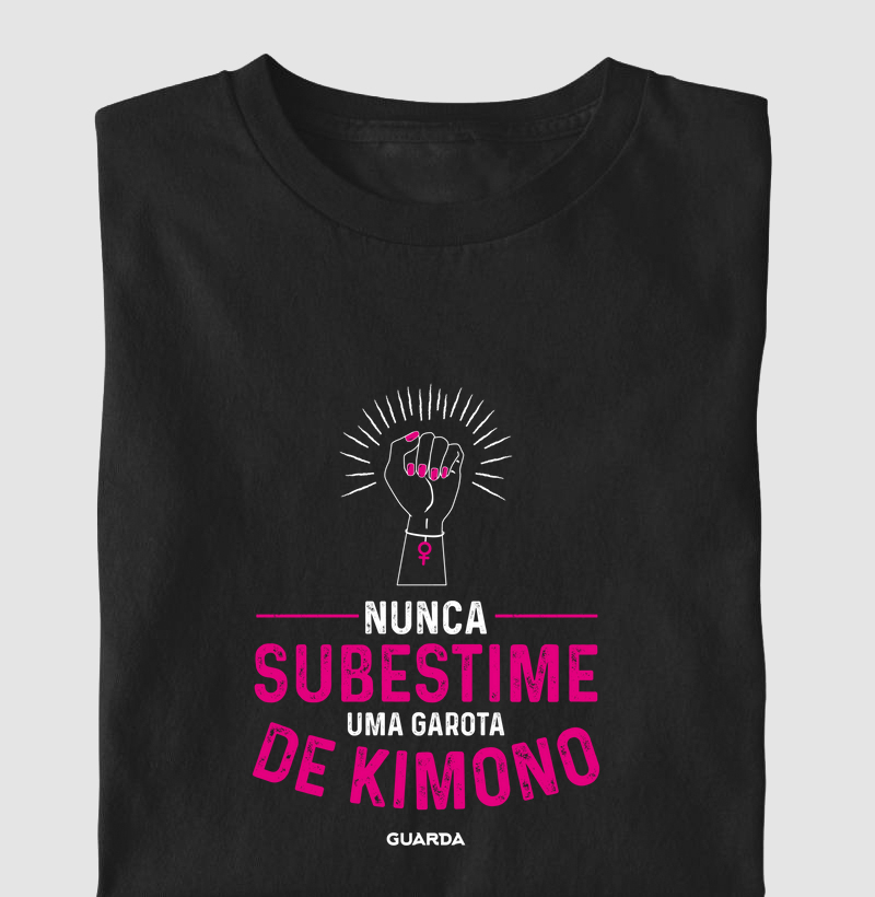 Camiseta Infantil Nunca Subestime Uma Garota