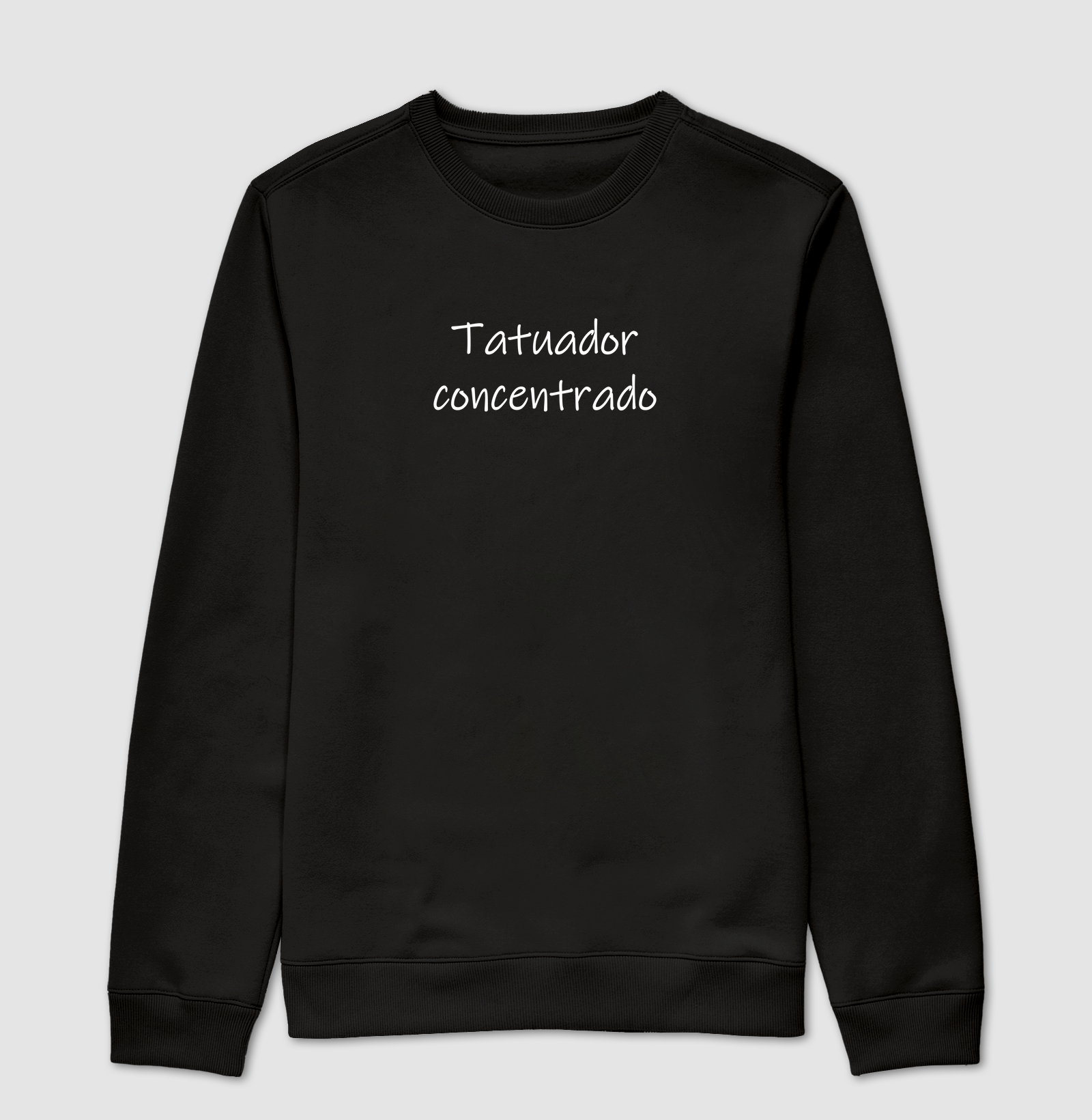 Tatuador concentrado