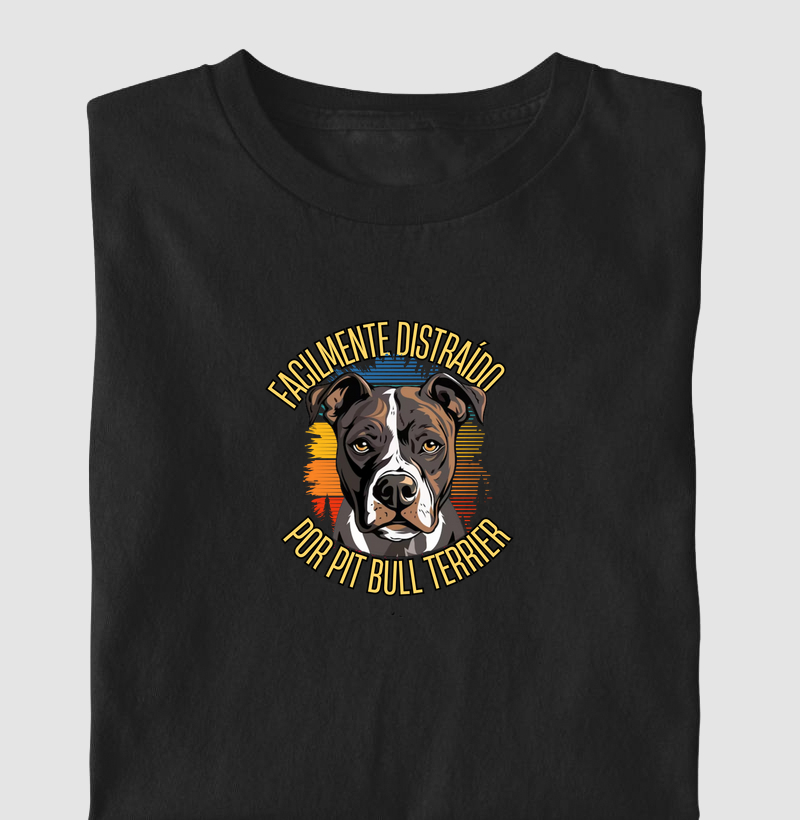 FACILMENTE DISTRAÍDO POR PIT BULL TERRIER