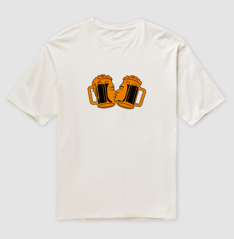 Kiss Beers: Camiseta Oversized - Amor e Cerveja em Um Design Único