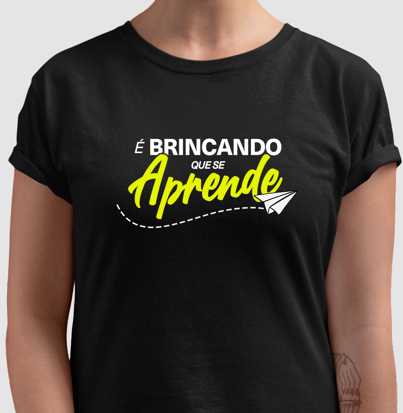 É brincando que se aprende 