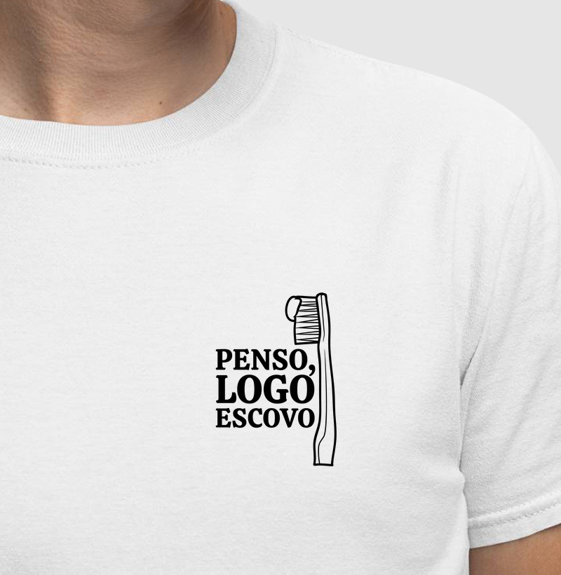 Penso, logo escovo