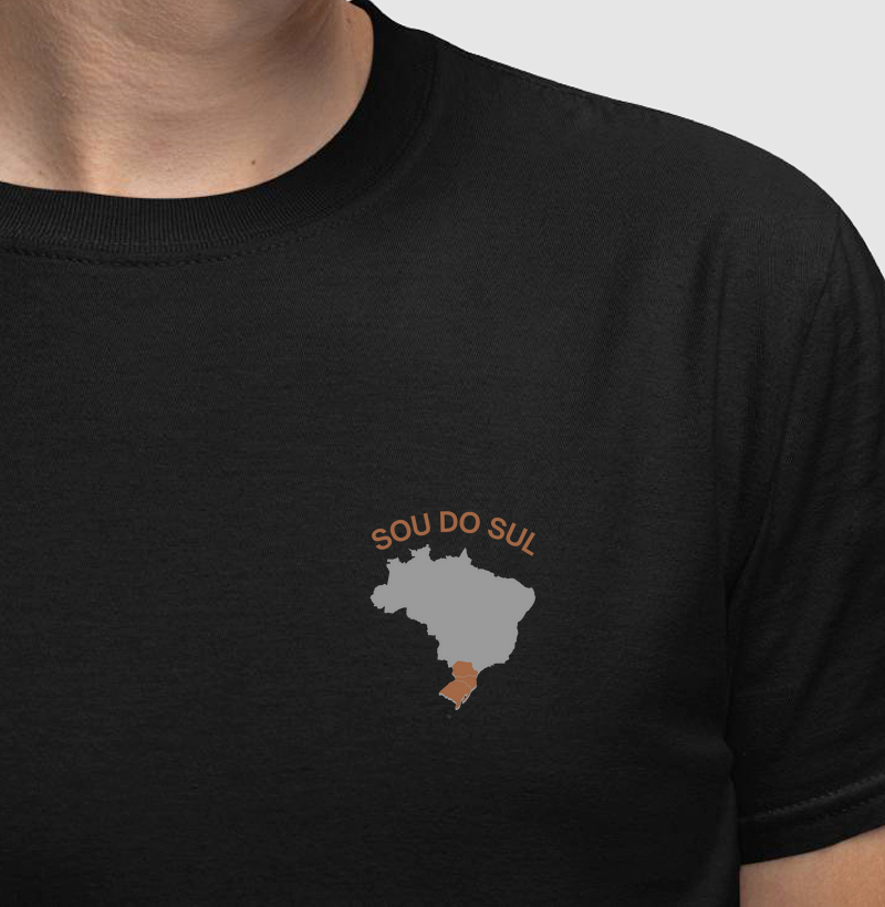 CAMISETA SOU DO SUL MAPA MINIMALISTA CARAMELO