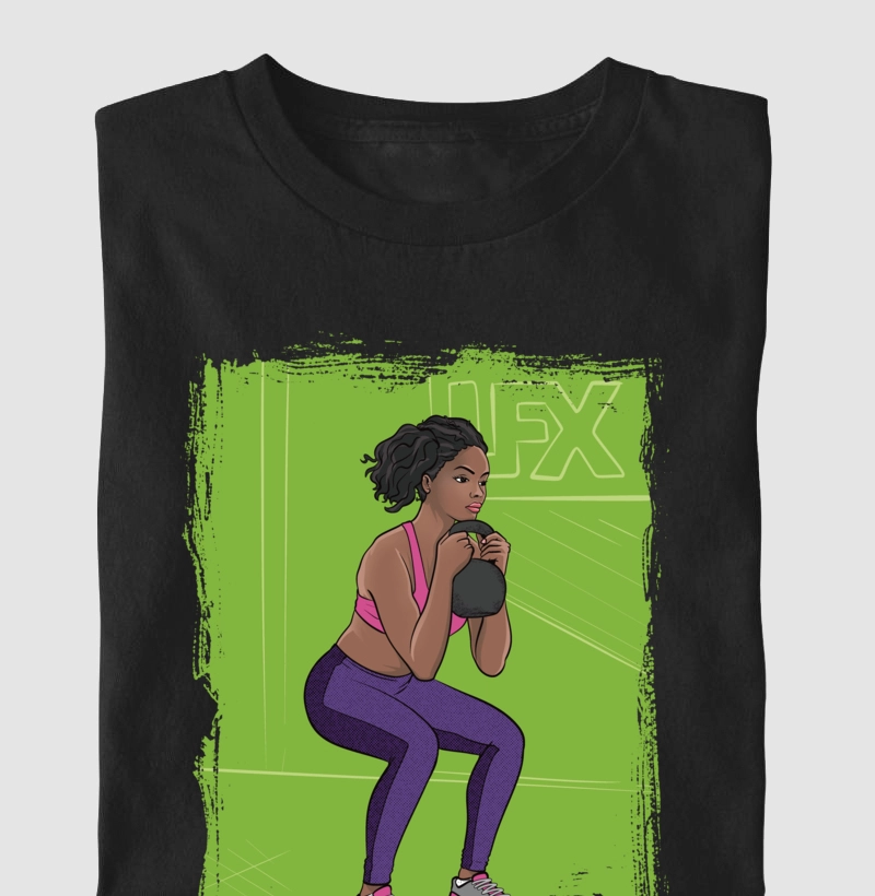 Mulher Preta fazendo Agachamento com Kettlebell Cálice V01