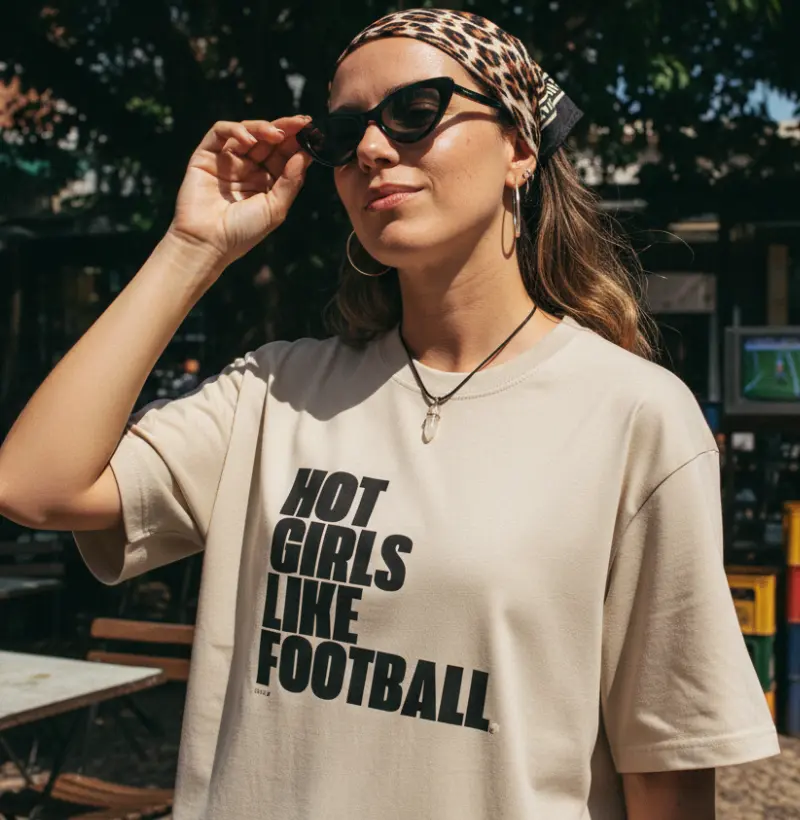 HOT GIRLS LIKE FOOTBALL