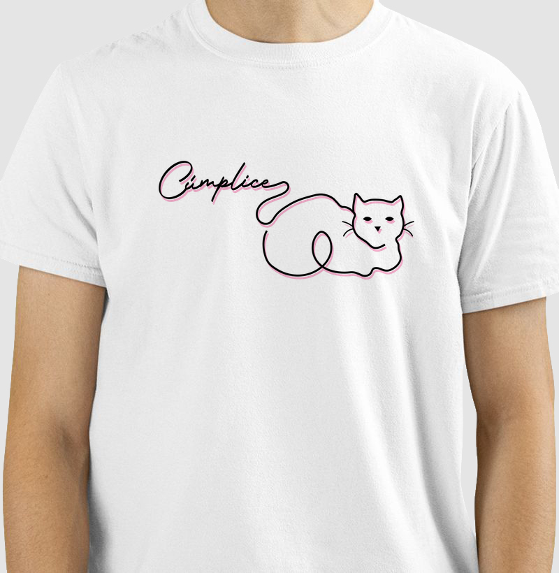 CAMISETA COM ESTAMPA CÚMPLICE CAT LINE