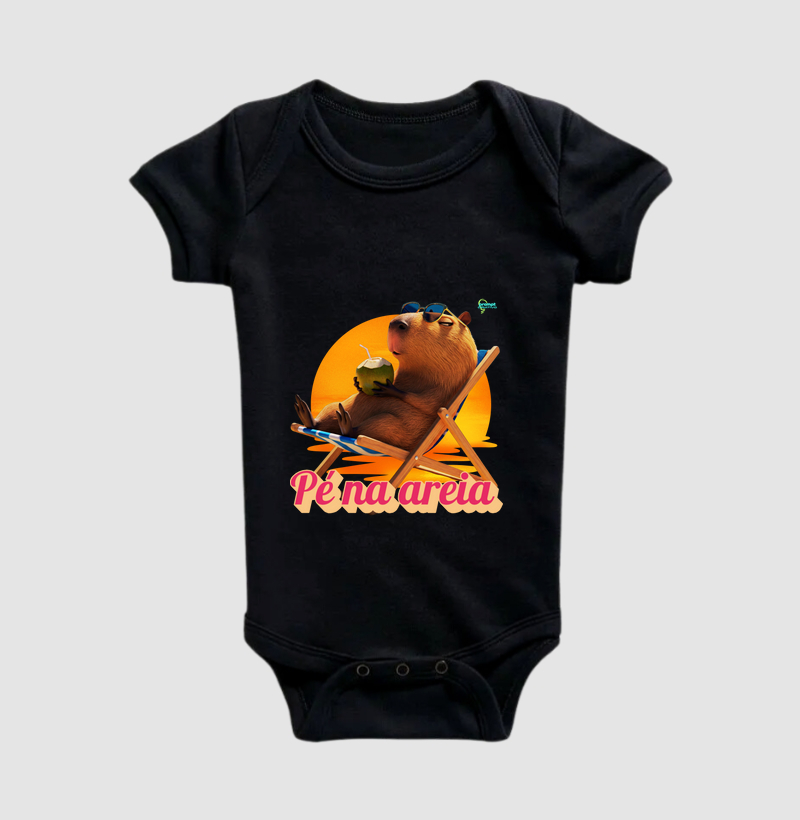 Capivara pé na areia