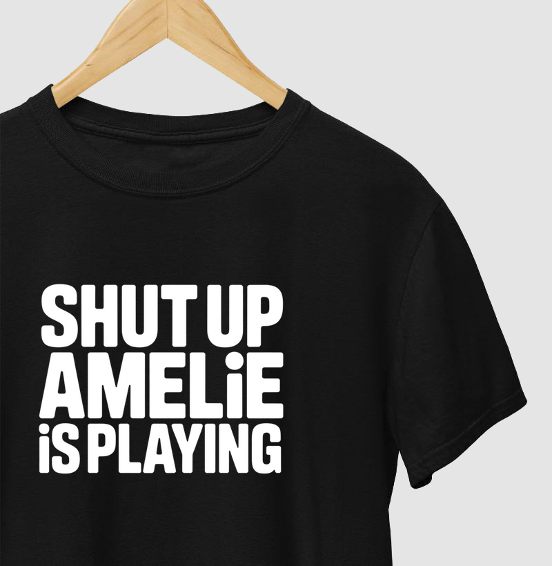 Amelie is playing