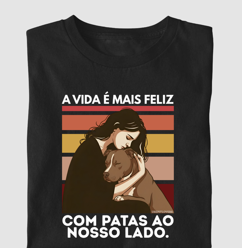A VIDA É MAIS FELIZ COM PATAS AO SEU LADO.