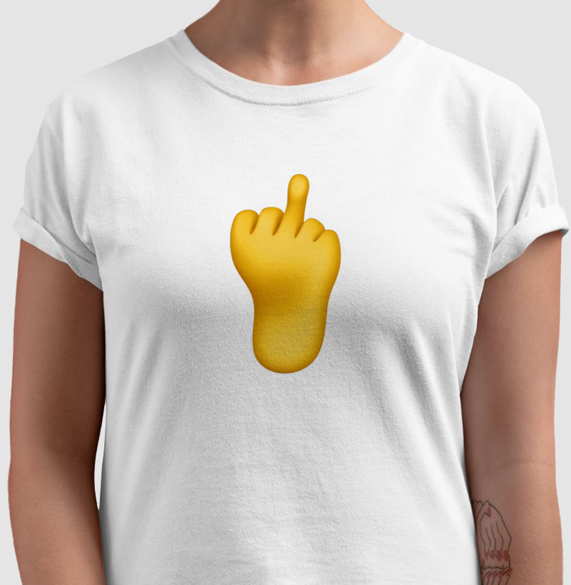 Camiseta " Pé mostrando o dedo do meio"