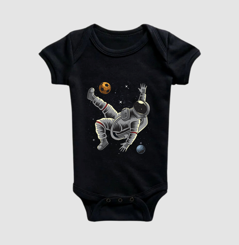 Astronauta Jogando Futebol no Espaço