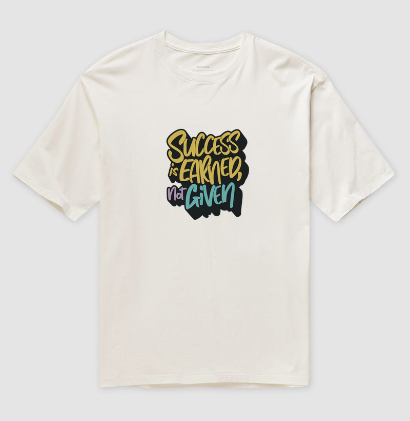 Sucesso É Conquistado, Não Dado: Camiseta Oversized - Expresse Sua Determinação