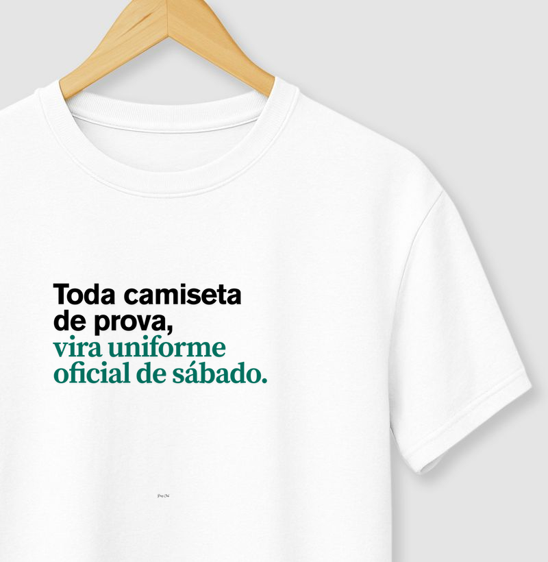 Toda camiseta de prova, vira uniforme oficial de sábado.