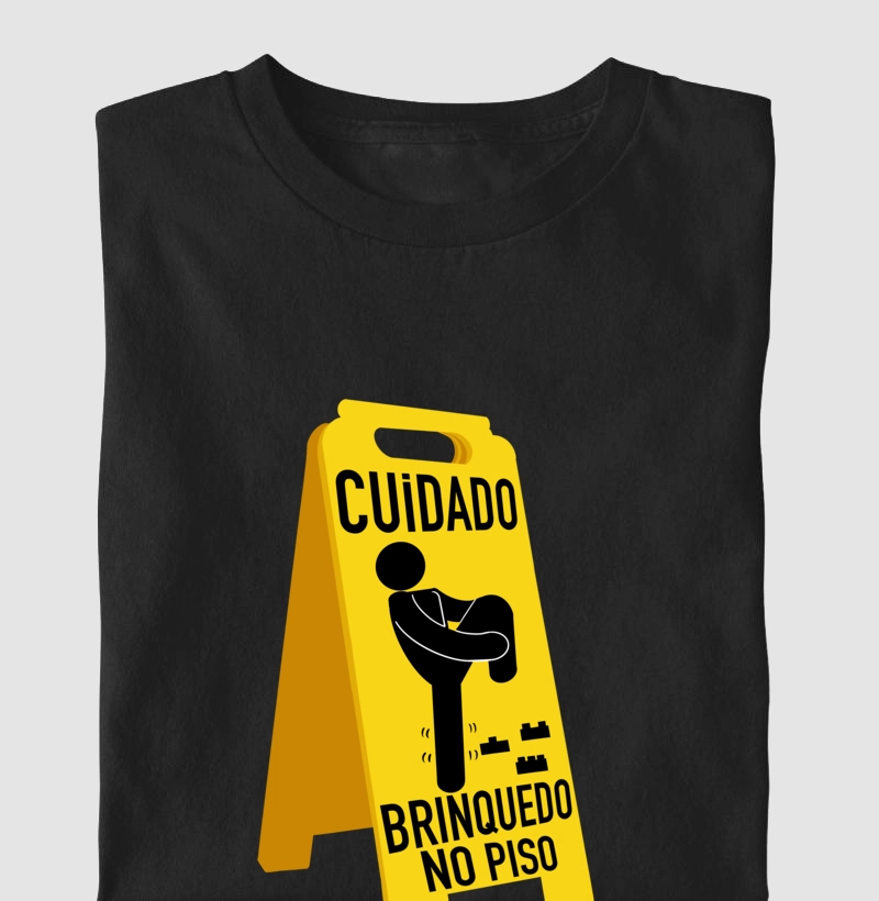 Cuidado brinquedo no piso