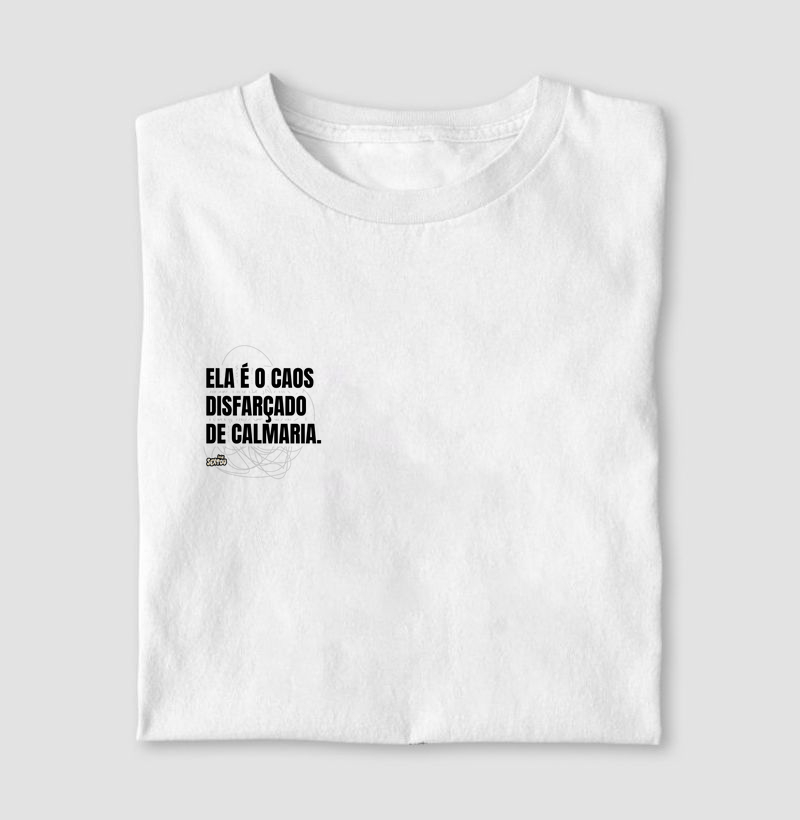 Ela é Caos Disfarçado de Calmaria 