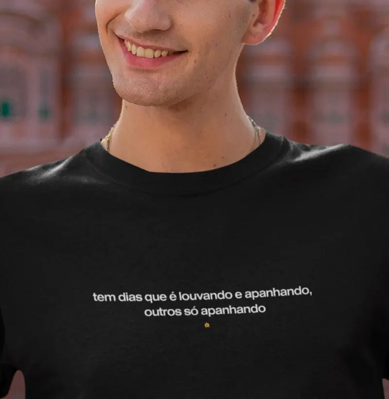 Louvando e apanhando