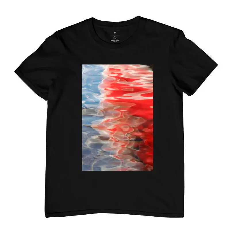 Camiseta reflexo na água