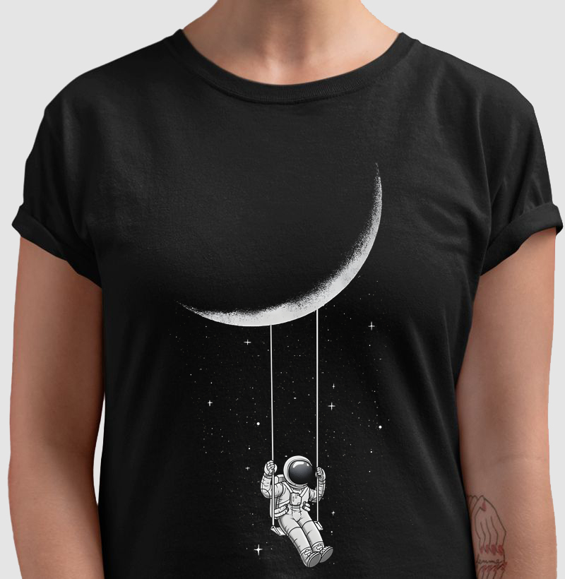 Astronauta balançando na lua