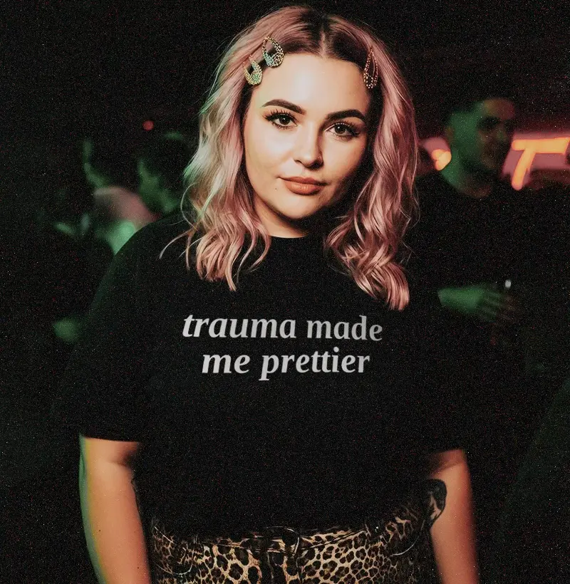 trauma made me prettier | camiseta de algodão pima premium