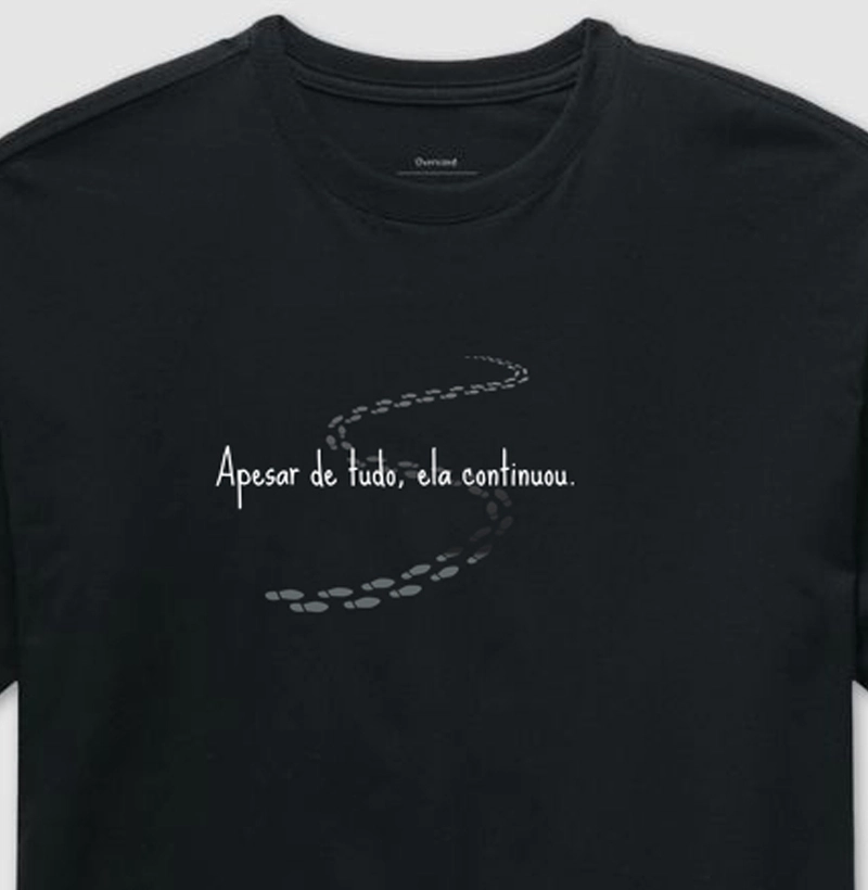 Apesar de tudo, ela continuou.