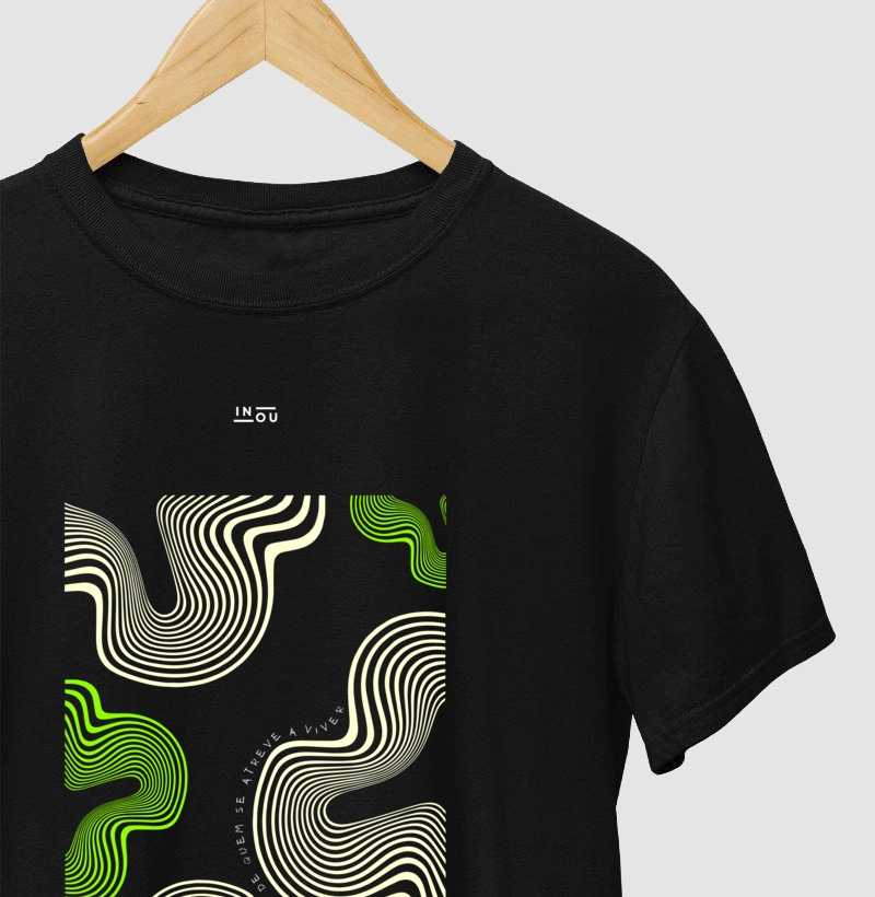 Camiseta com estampa  - IN OU