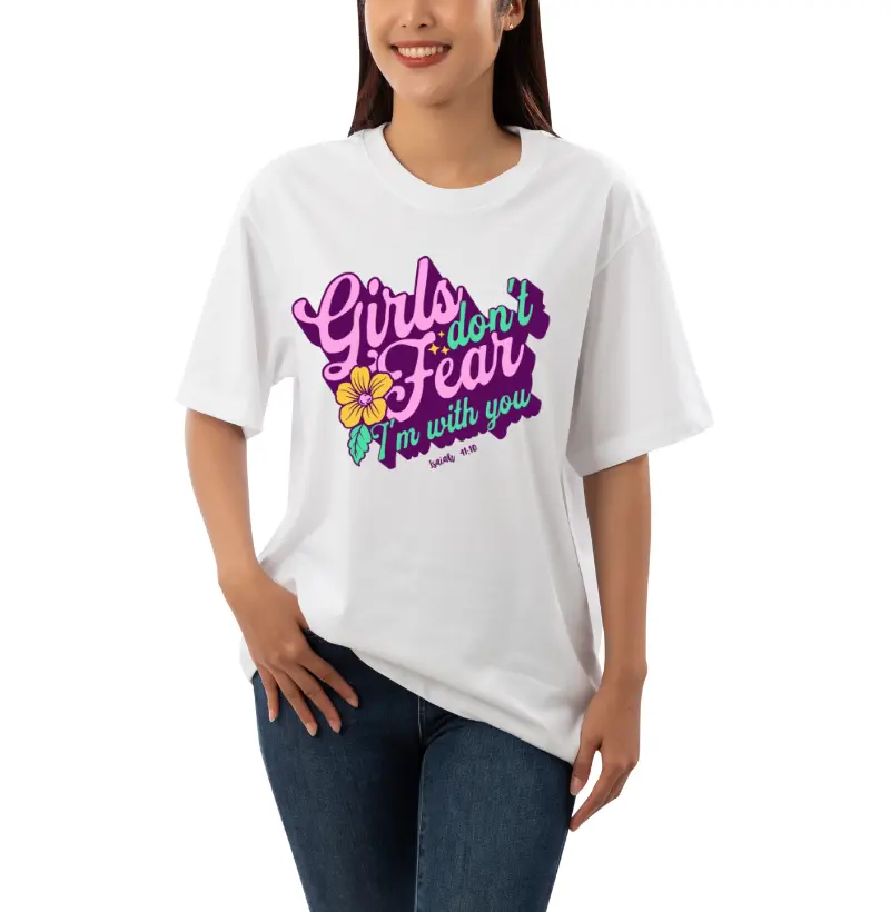 CAMISETA FEMININA OVERSIZED - GIRLS DON'T FEAR I'M WITH YOU - GAROTAS NÃO TEMAM EU ESTOU COM VOCÊS 