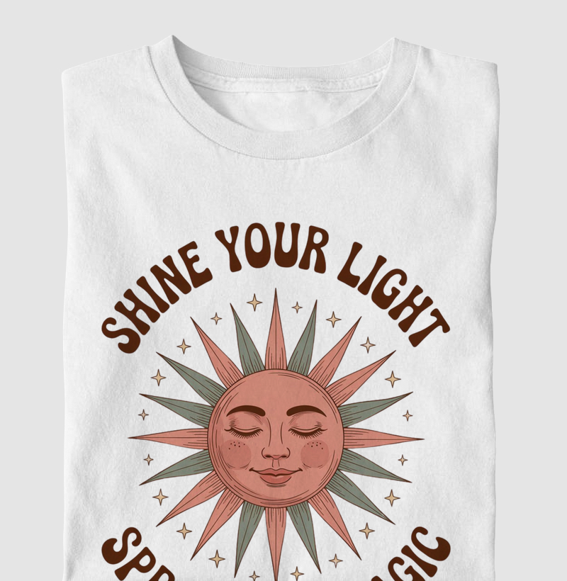 Camiseta "Shine Your Light" - Magia Mística & Boho