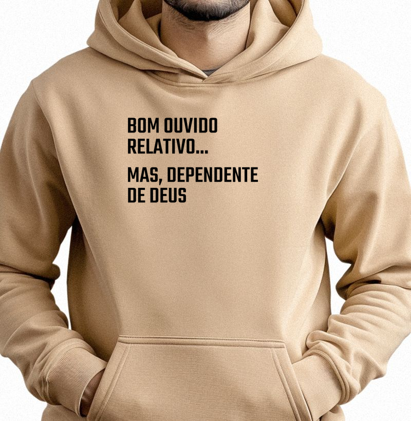 Camisa "Bom ouvido relativo, mas dependente de Deus"