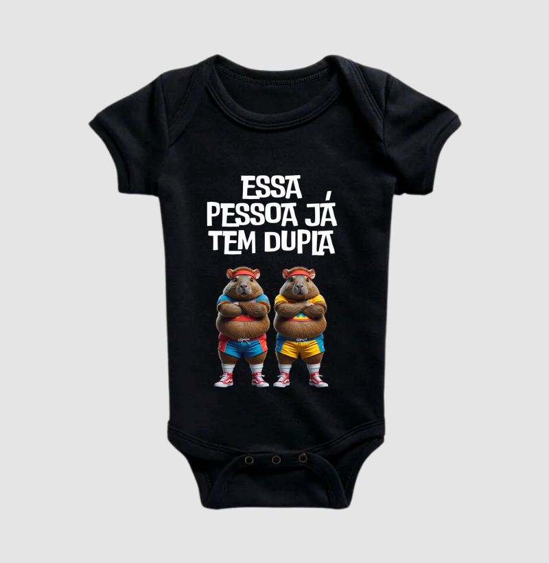 Essa pessoa tem dupla