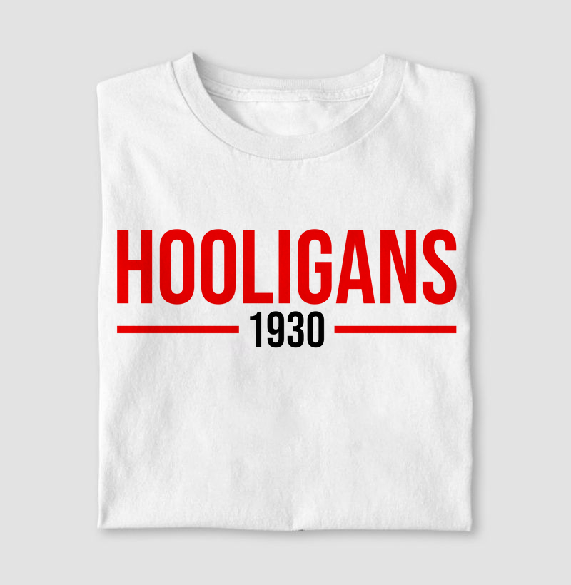 Camiseta Hooligans 1930 - Letras Vermelhas