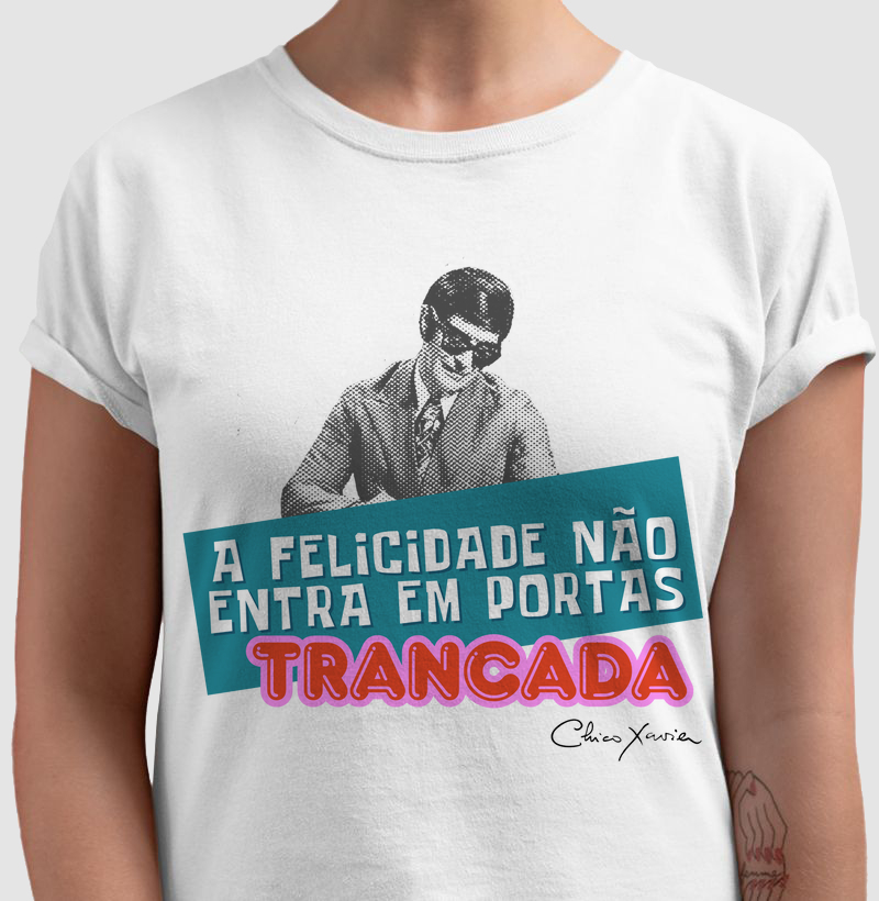 Camisetas "Felicidade não entra em portas"