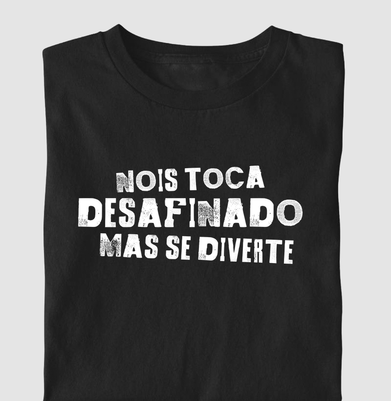 NOIS TOCA DESAFINADO MAS SE DIVERTE